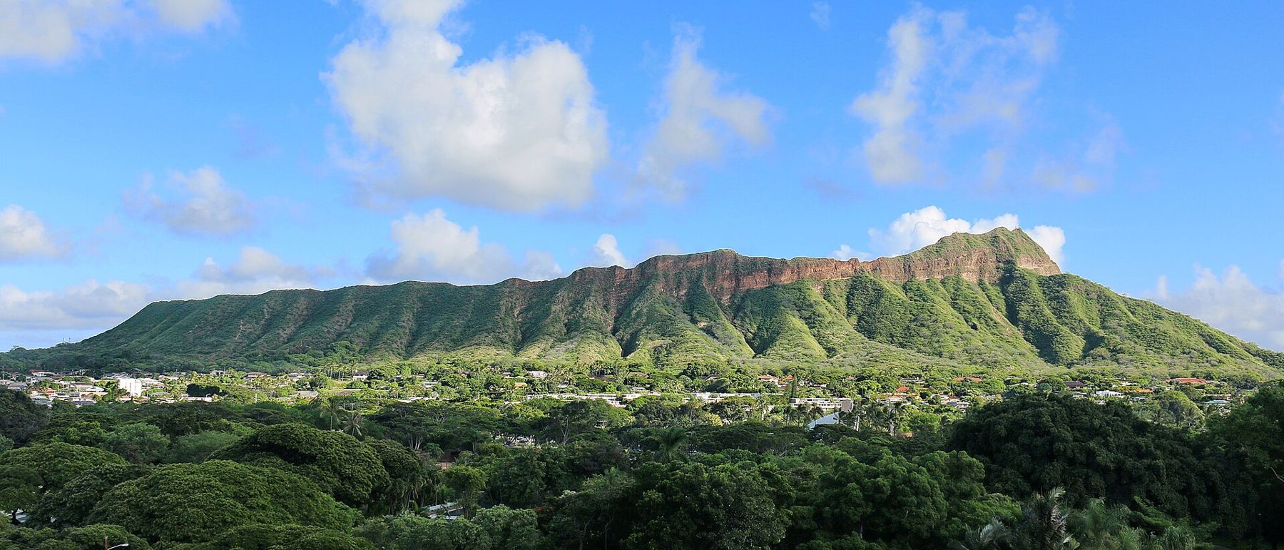 Diamond Head volcanic cone in Honolulu, Oʻahu, Hawaii